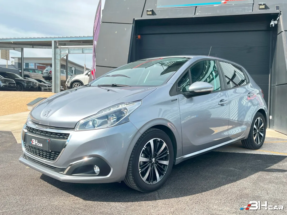 Peugeot 208 - photo 2
