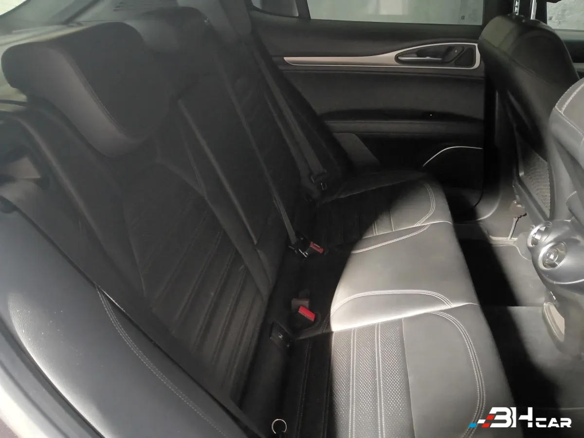Alfa Romeo Stelvio - photo 16