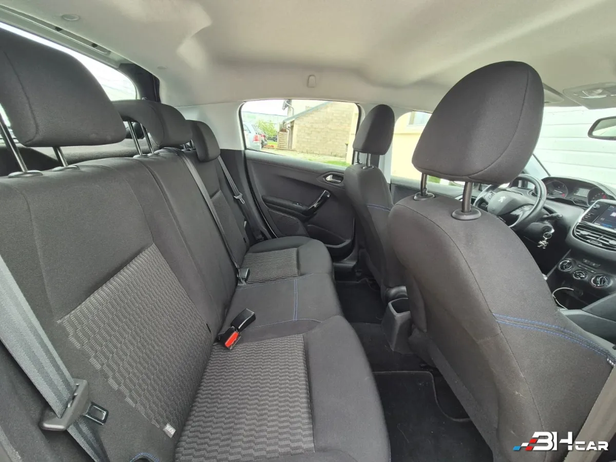 Peugeot 208 - photo 9