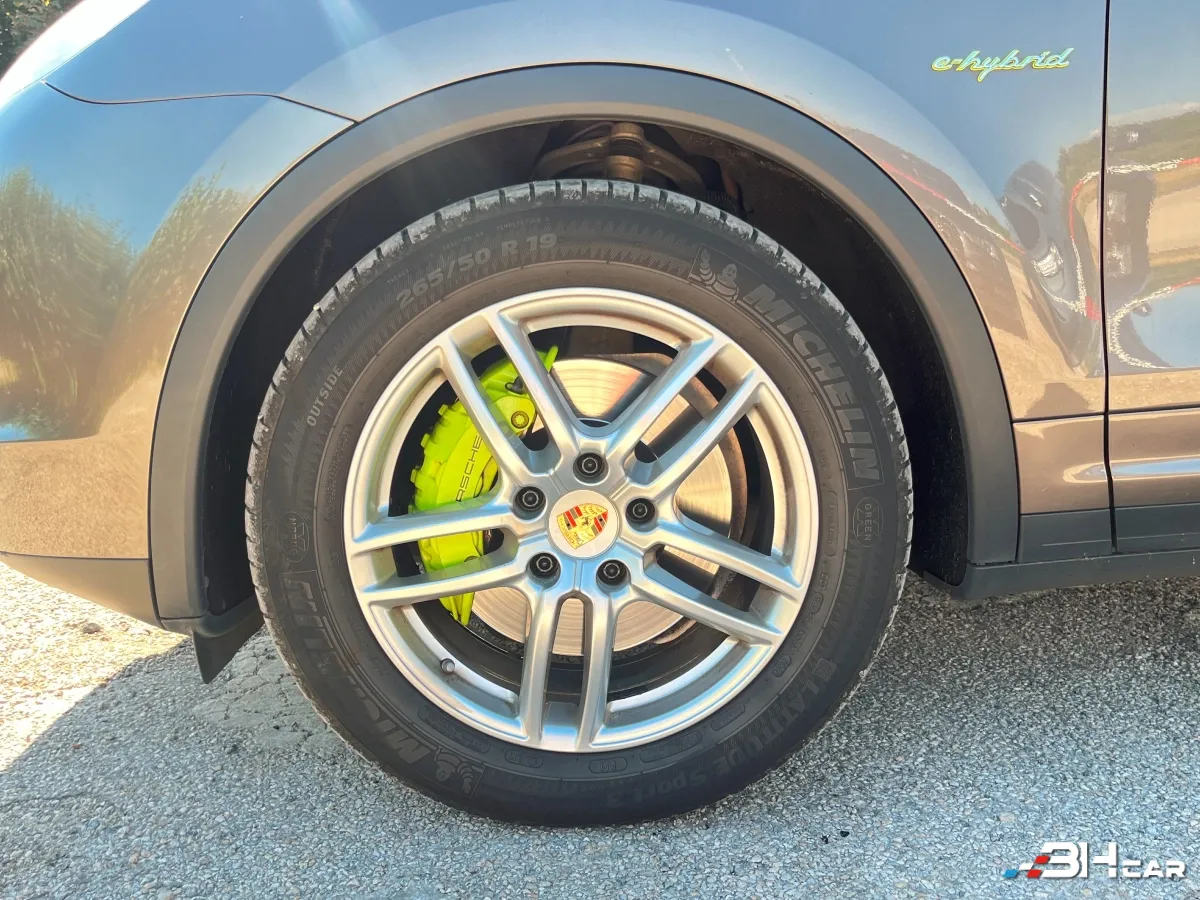Porsche Cayenne - photo 27
