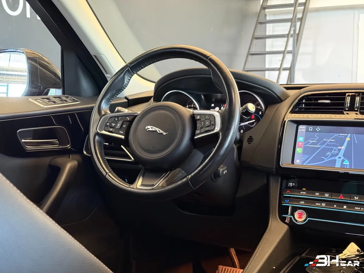 Jaguar F-pace - photo 7