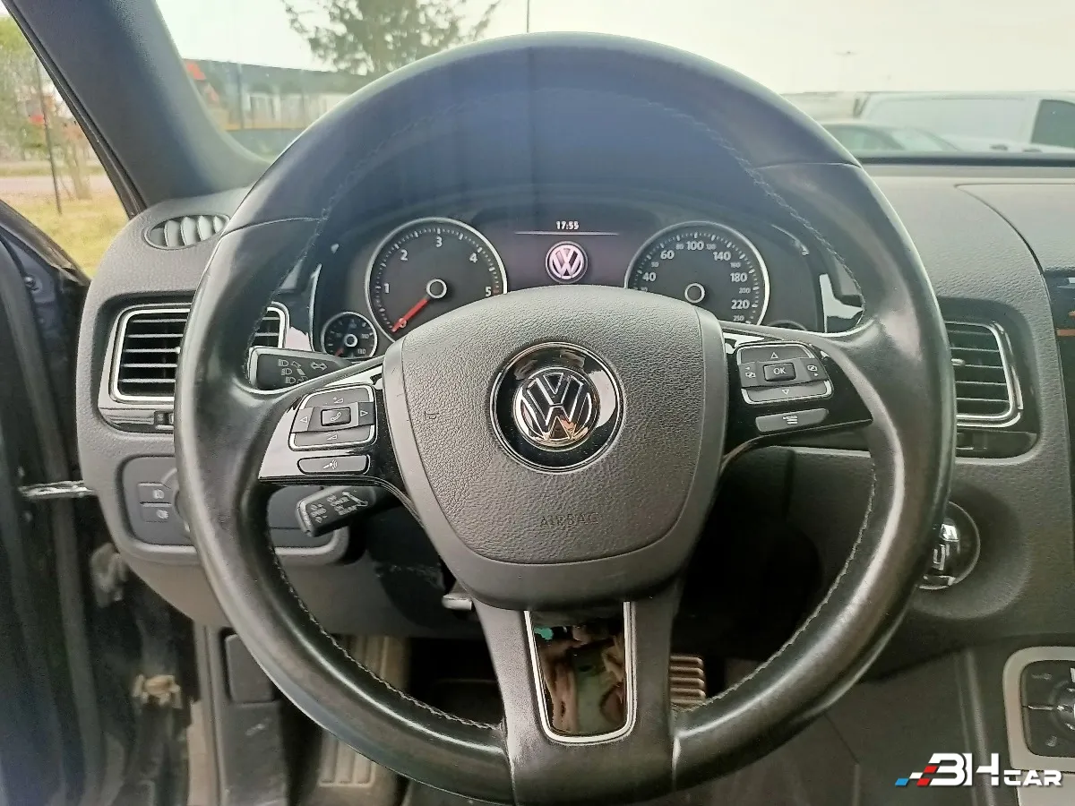 Volkswagen Touareg - photo 15