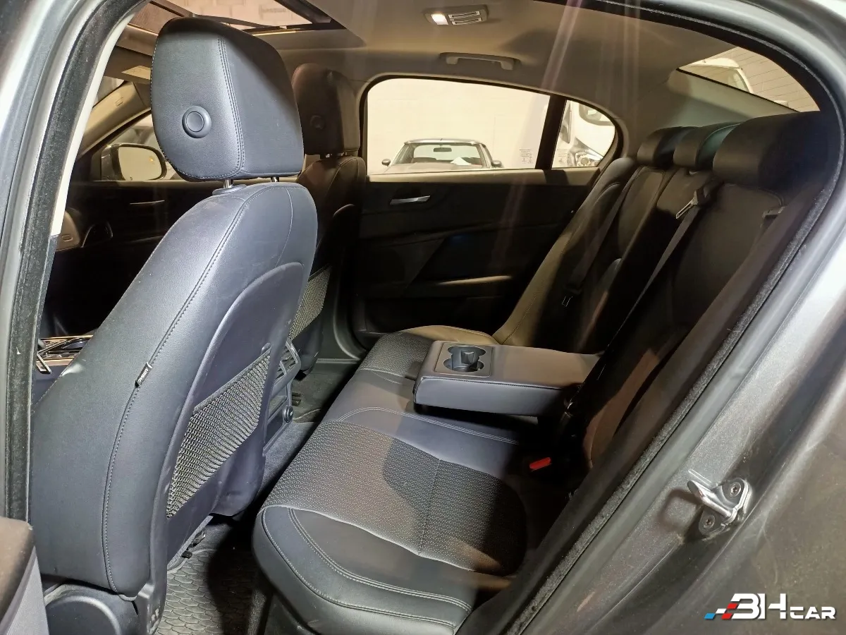 Jaguar Xe - photo 19