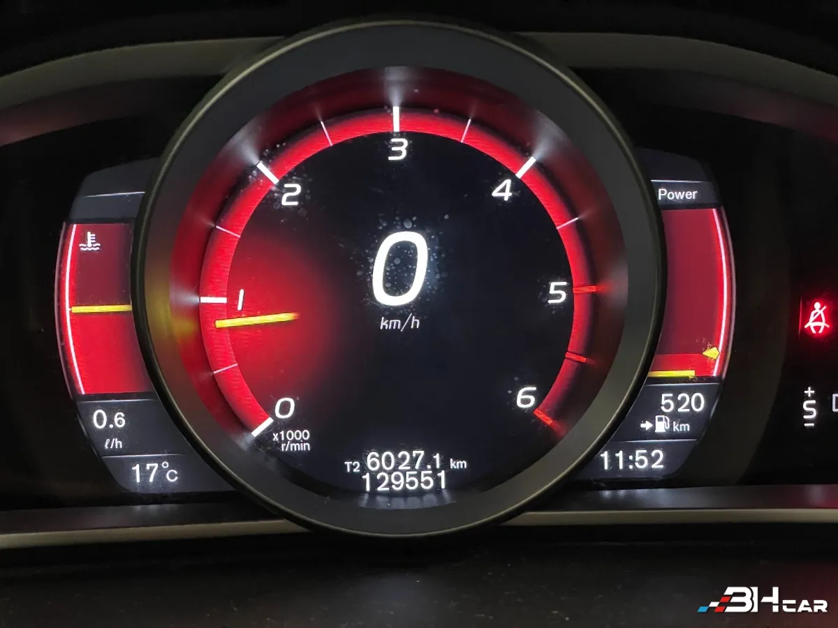 Volvo V40 - photo 21