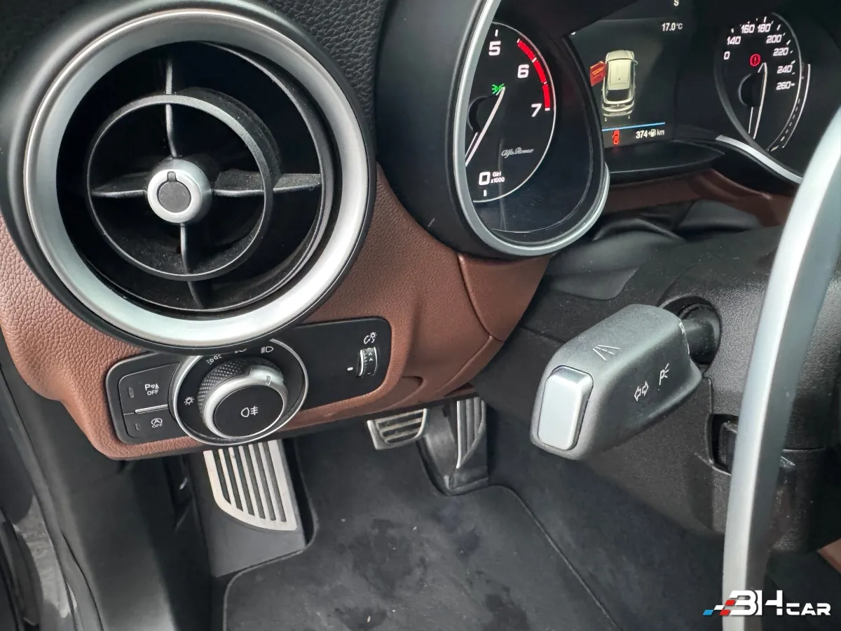 Alfa Romeo Stelvio - photo 13