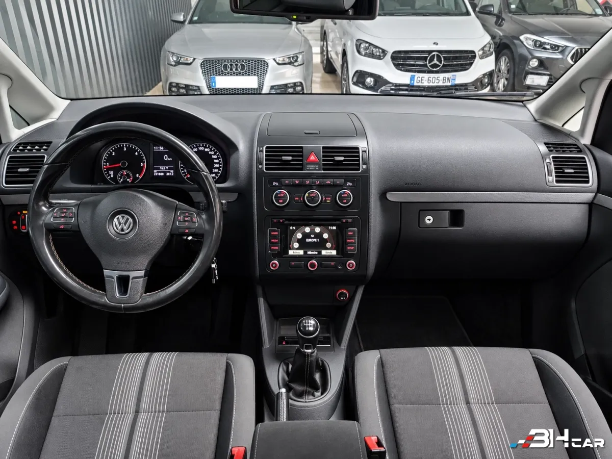 Volkswagen Touran - photo 11