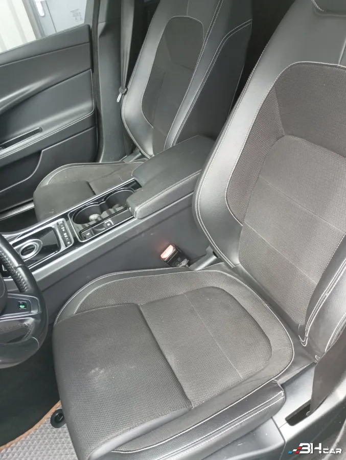 Jaguar Xe - photo 18