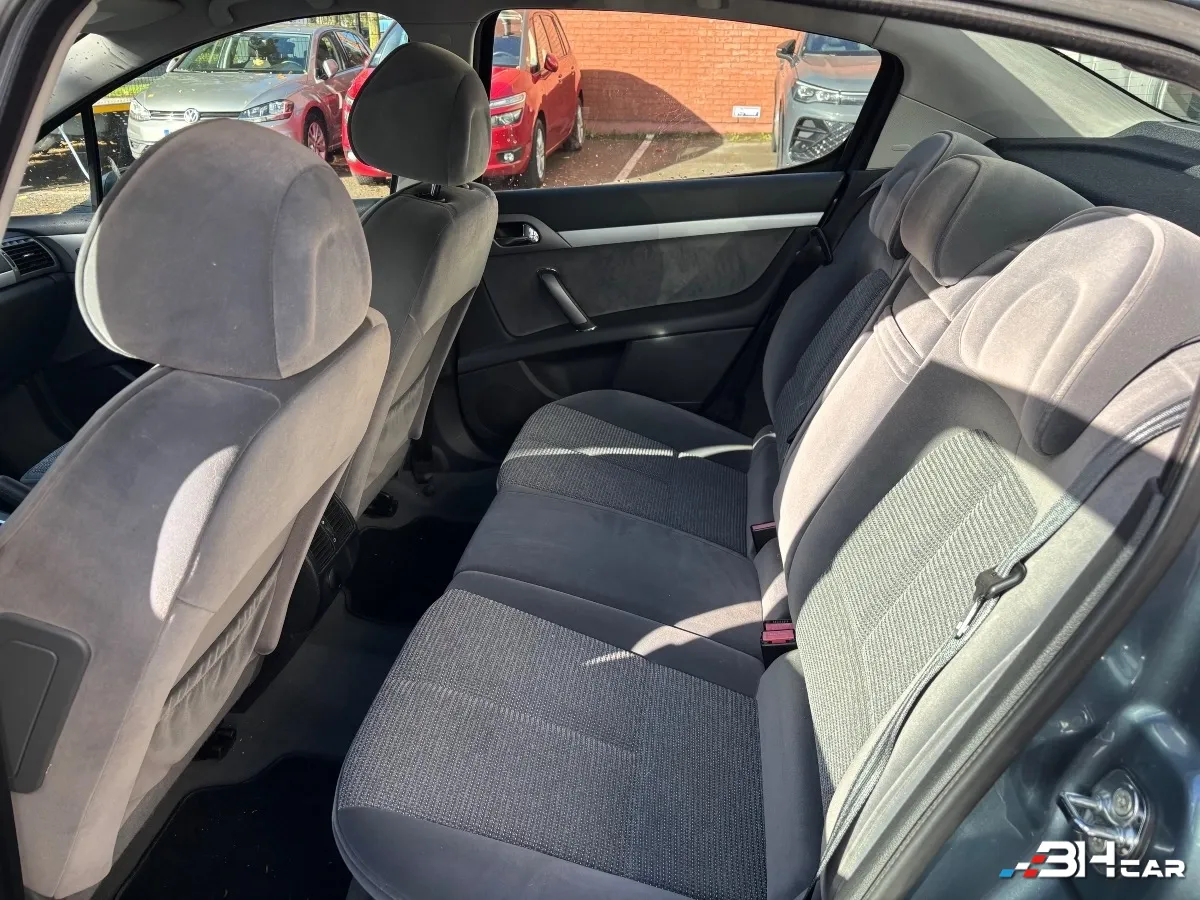 Peugeot 407 - photo 12