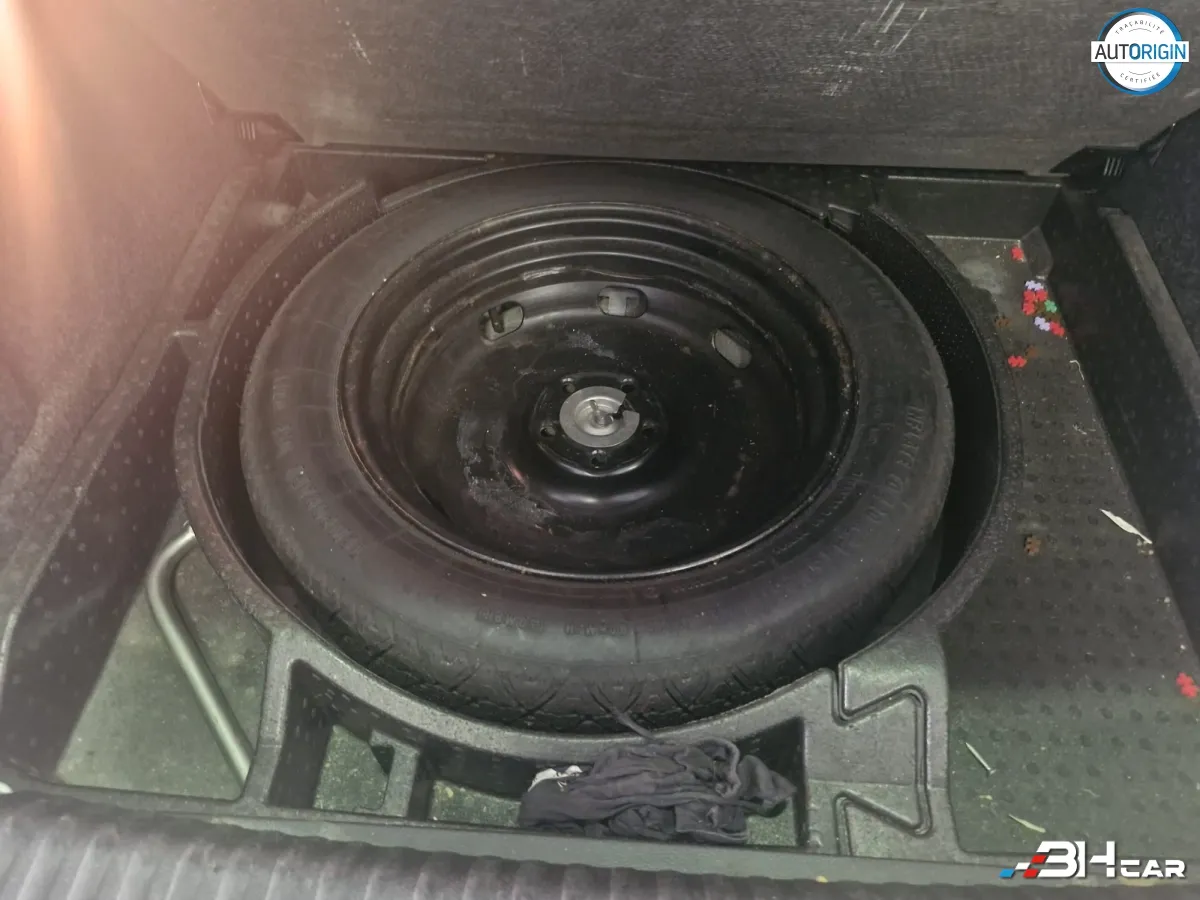Volkswagen Tiguan - photo 11