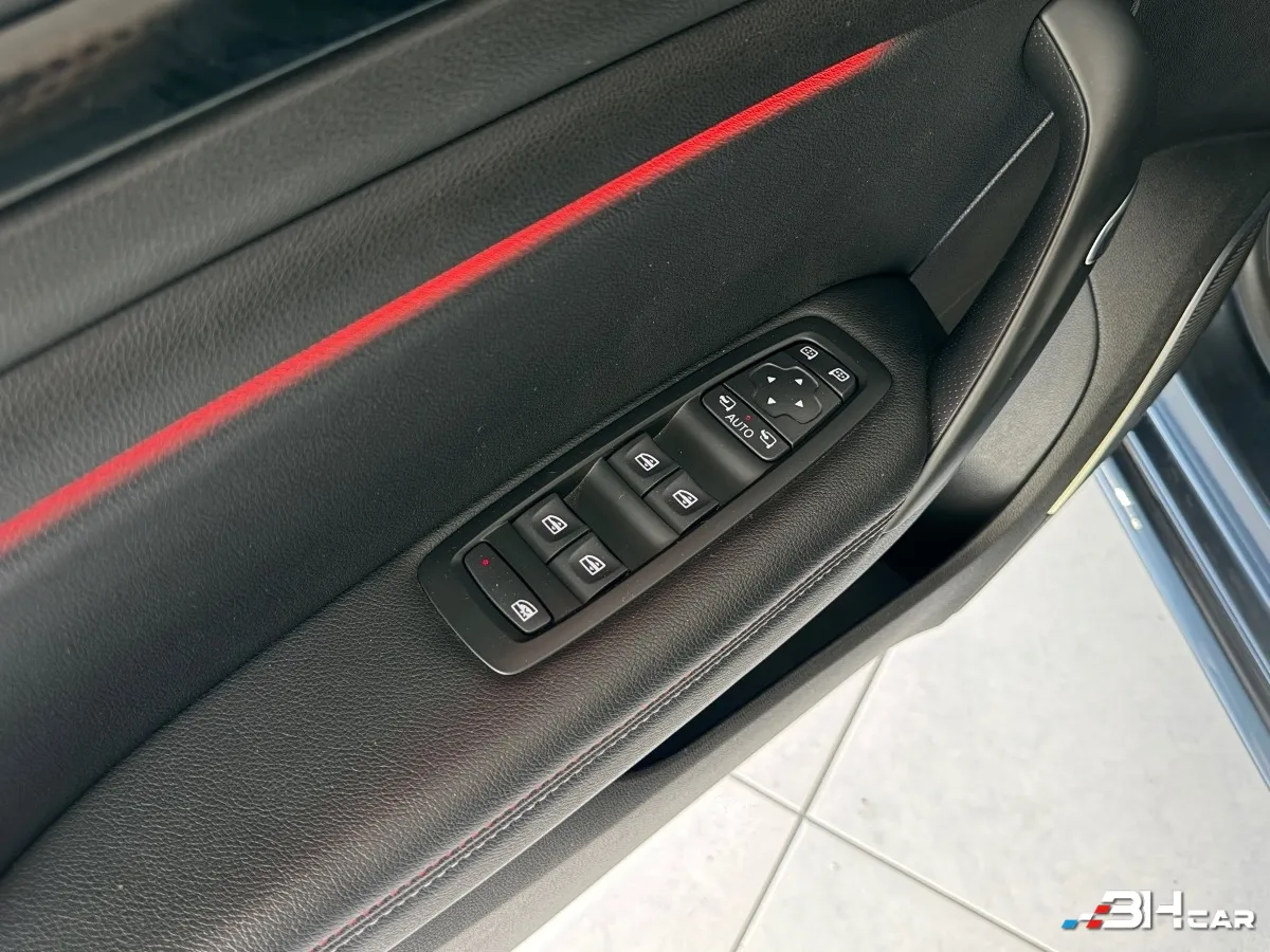Renault Megane - photo 30