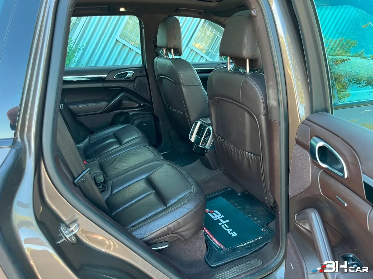 Porsche Cayenne - photo 16