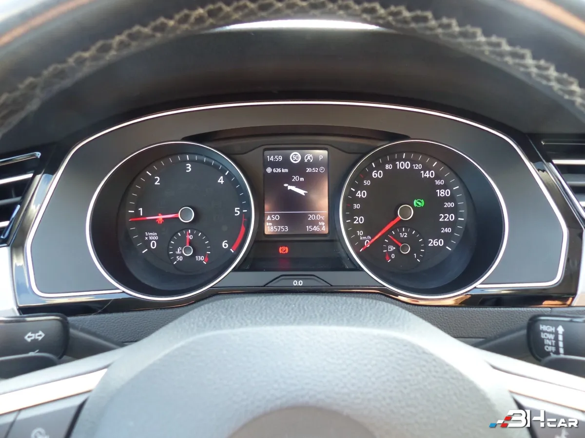 Volkswagen Passat - photo 22