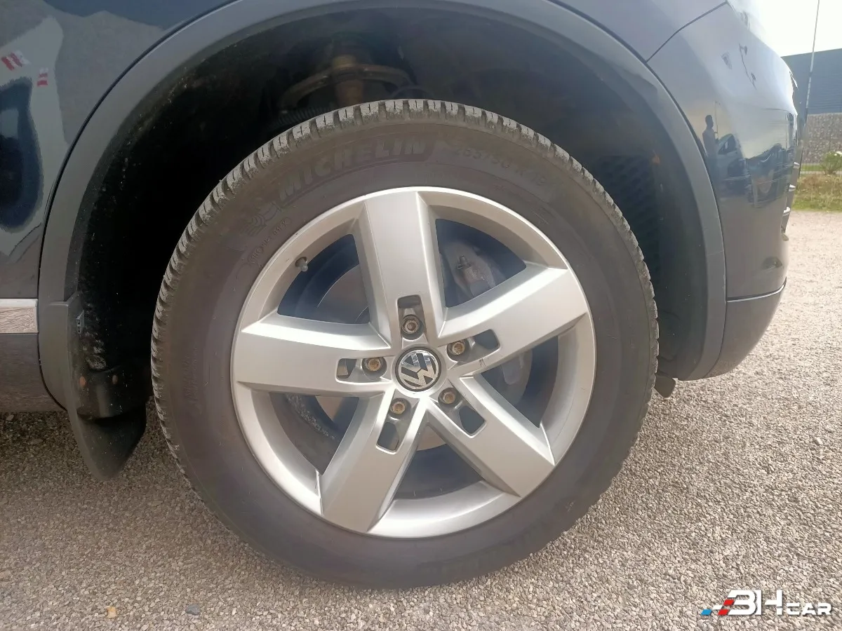 Volkswagen Touareg - photo 22