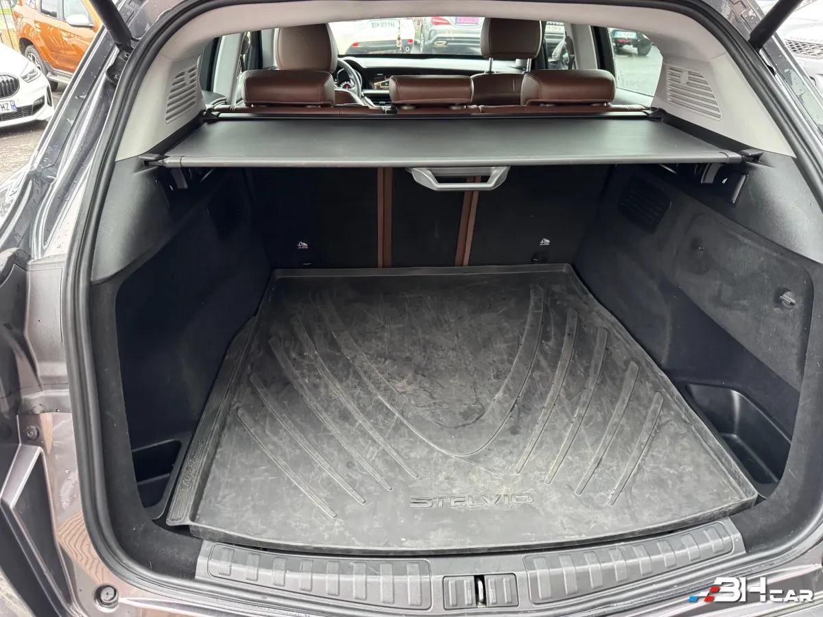 Alfa Romeo Stelvio - photo 17