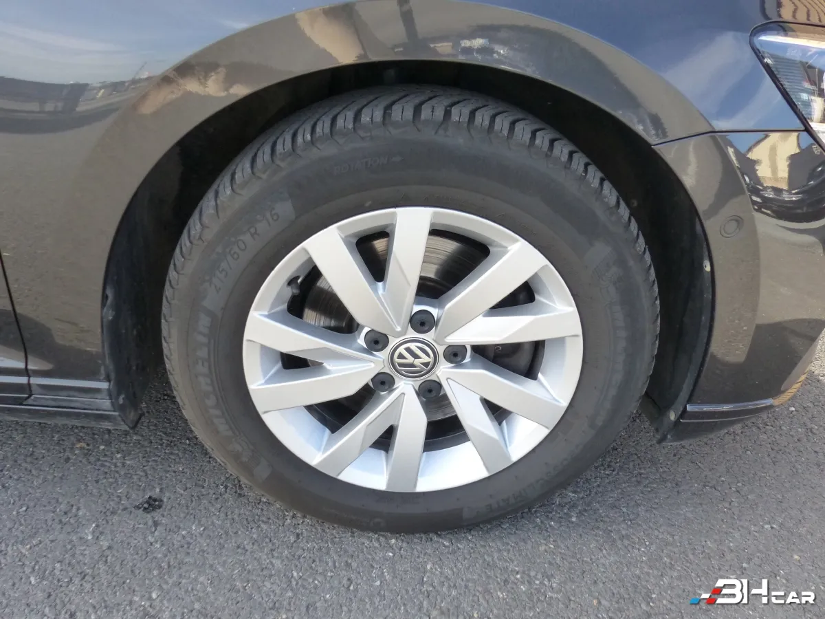 Volkswagen Passat - photo 34