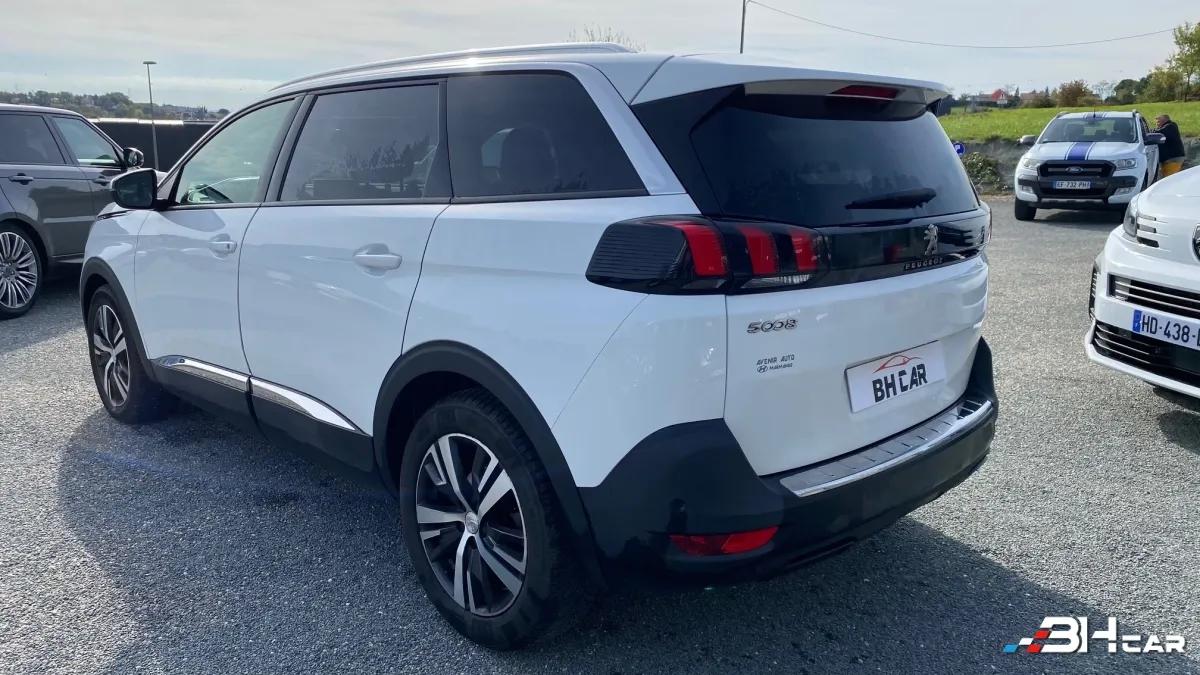 Aperçu indisponible de Peugeot 5008