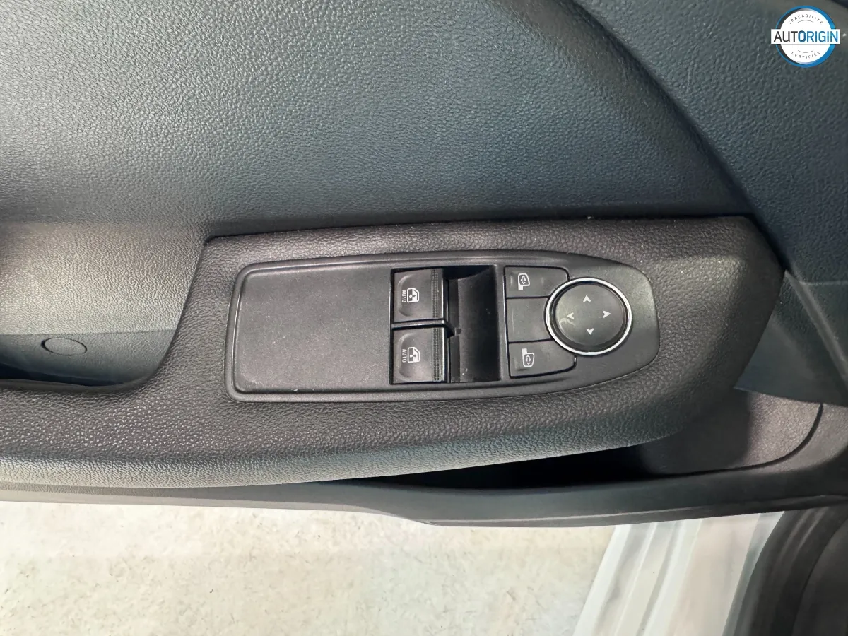 Renault Clio - photo 16