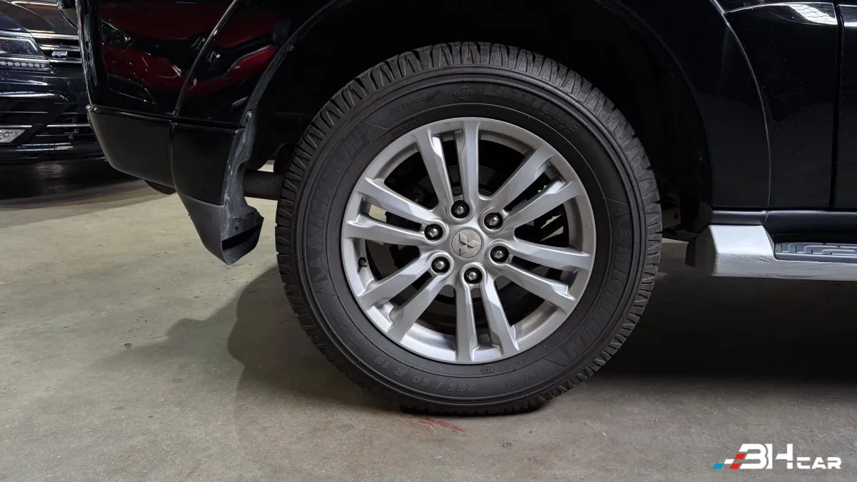 Mitsubishi Pajero - photo 11