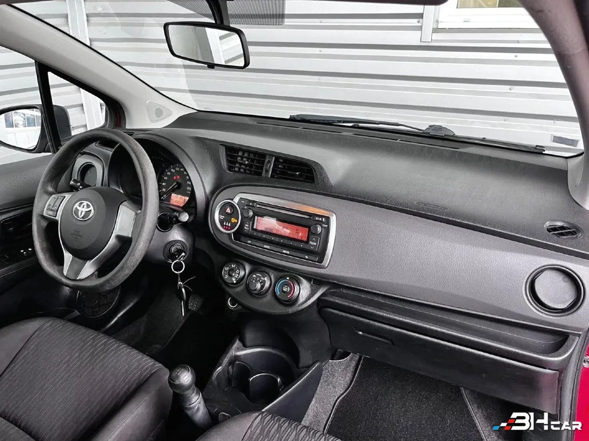 Toyota Yaris - photo 8