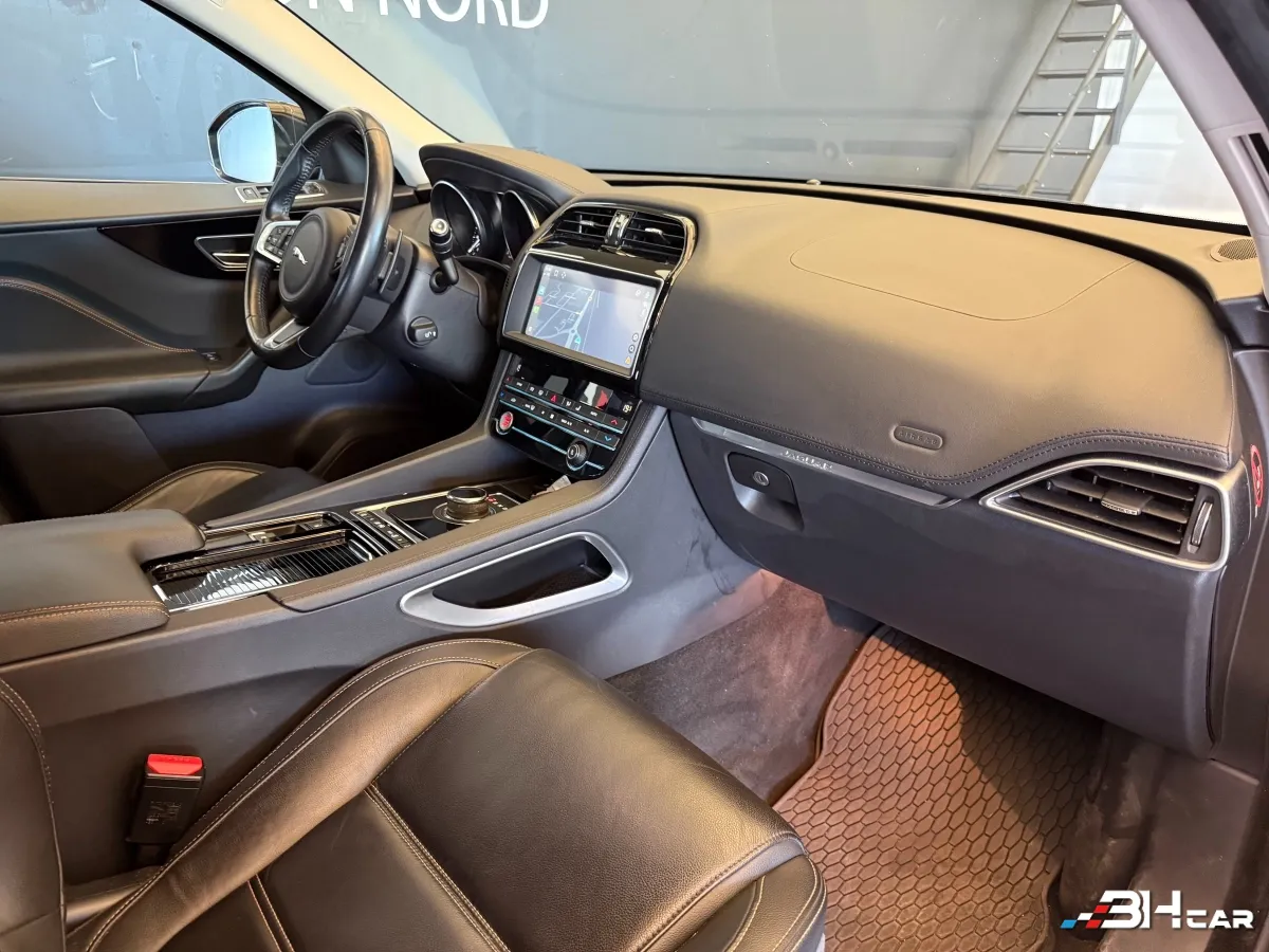 Jaguar F-pace - photo 5
