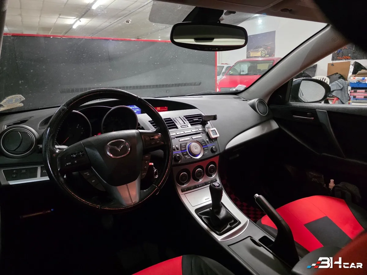 Mazda 3 - photo 10