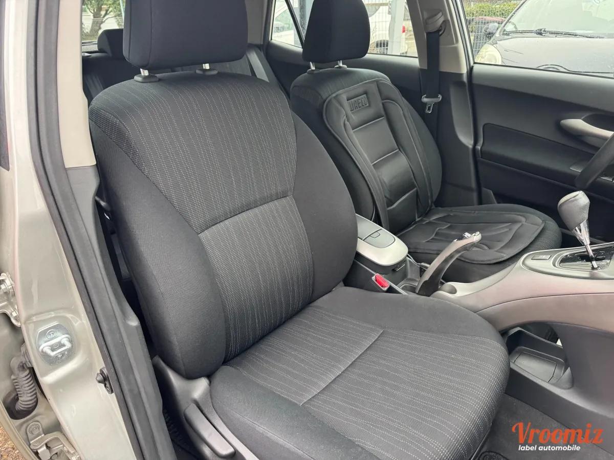 TOYOTA AURIS 1.6i SOL BVA