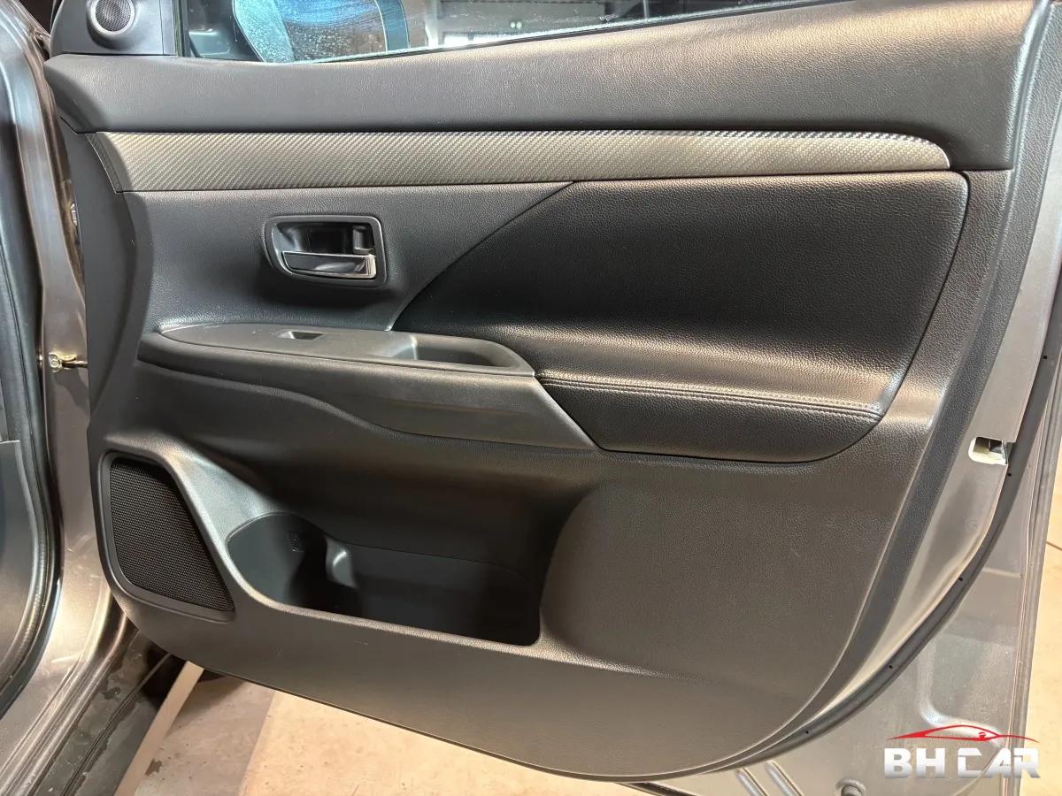 Aperçu indisponible de Mitsubishi Outlander