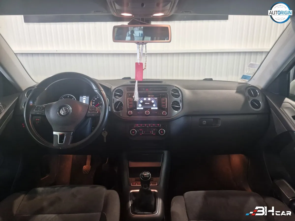 Volkswagen Tiguan - photo 12