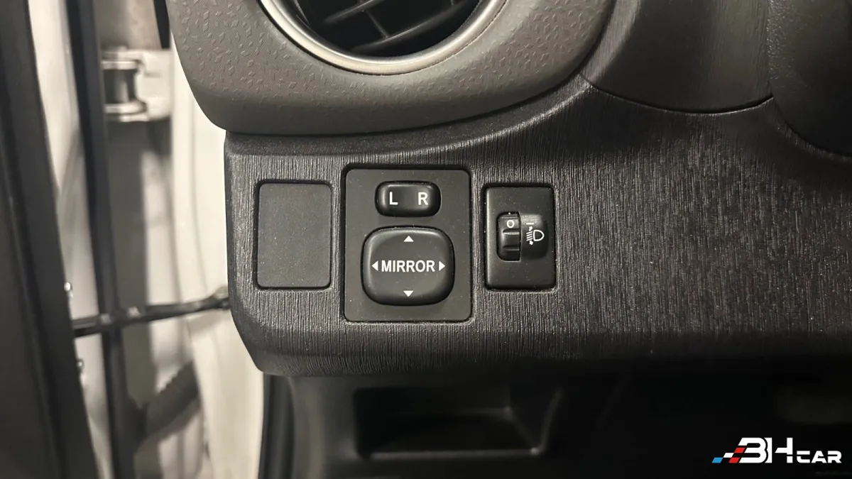 Toyota Yaris - photo 21