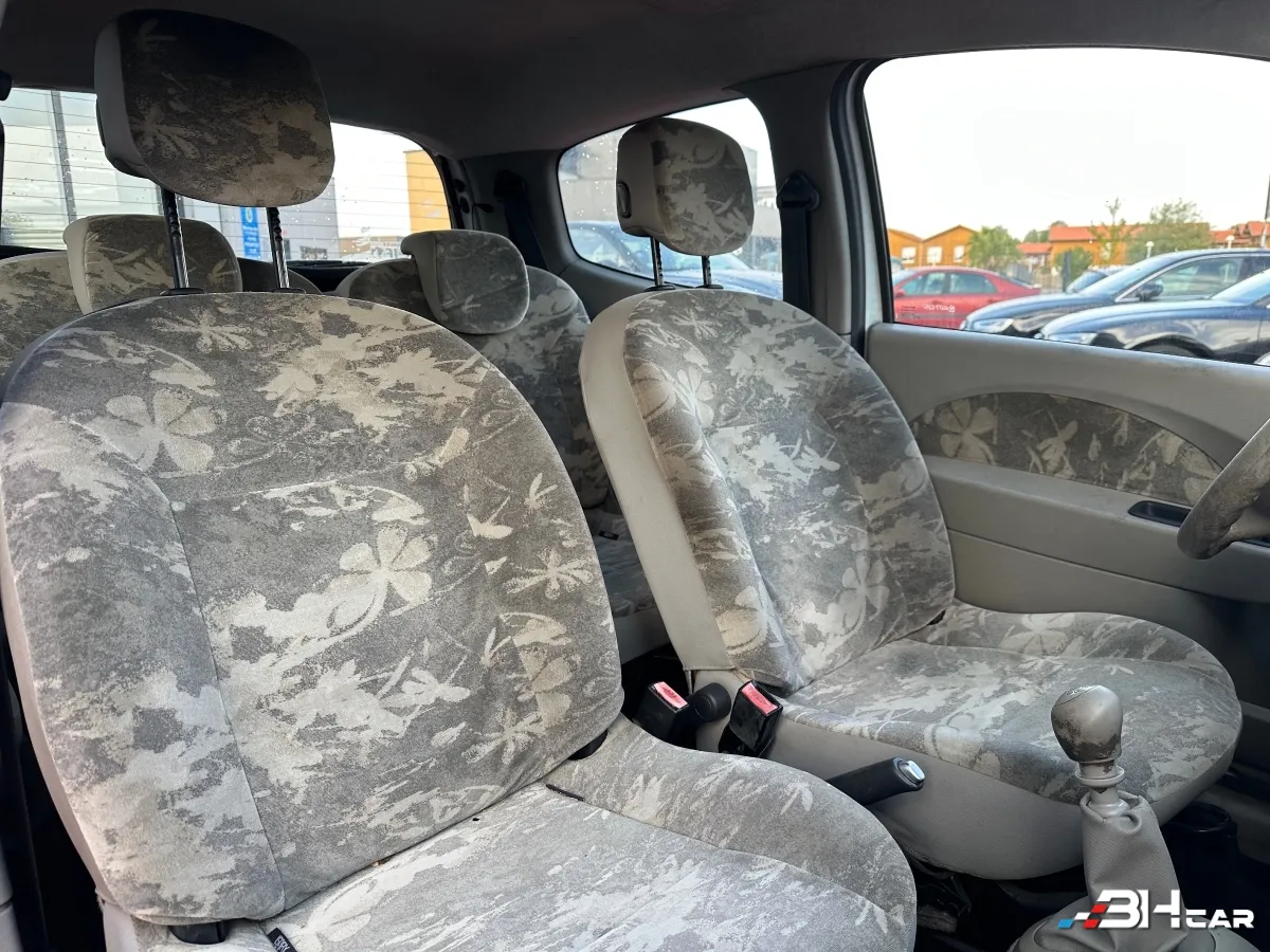 Renault Twingo - photo 9