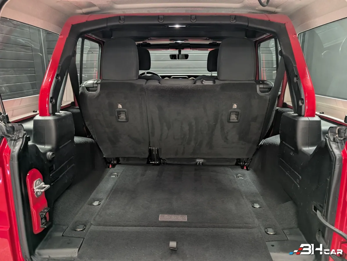 Jeep Wrangler - photo 11