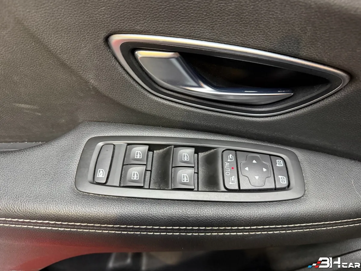 Renault Scenic - photo 26