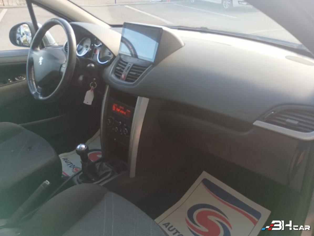Peugeot 207 - photo 17