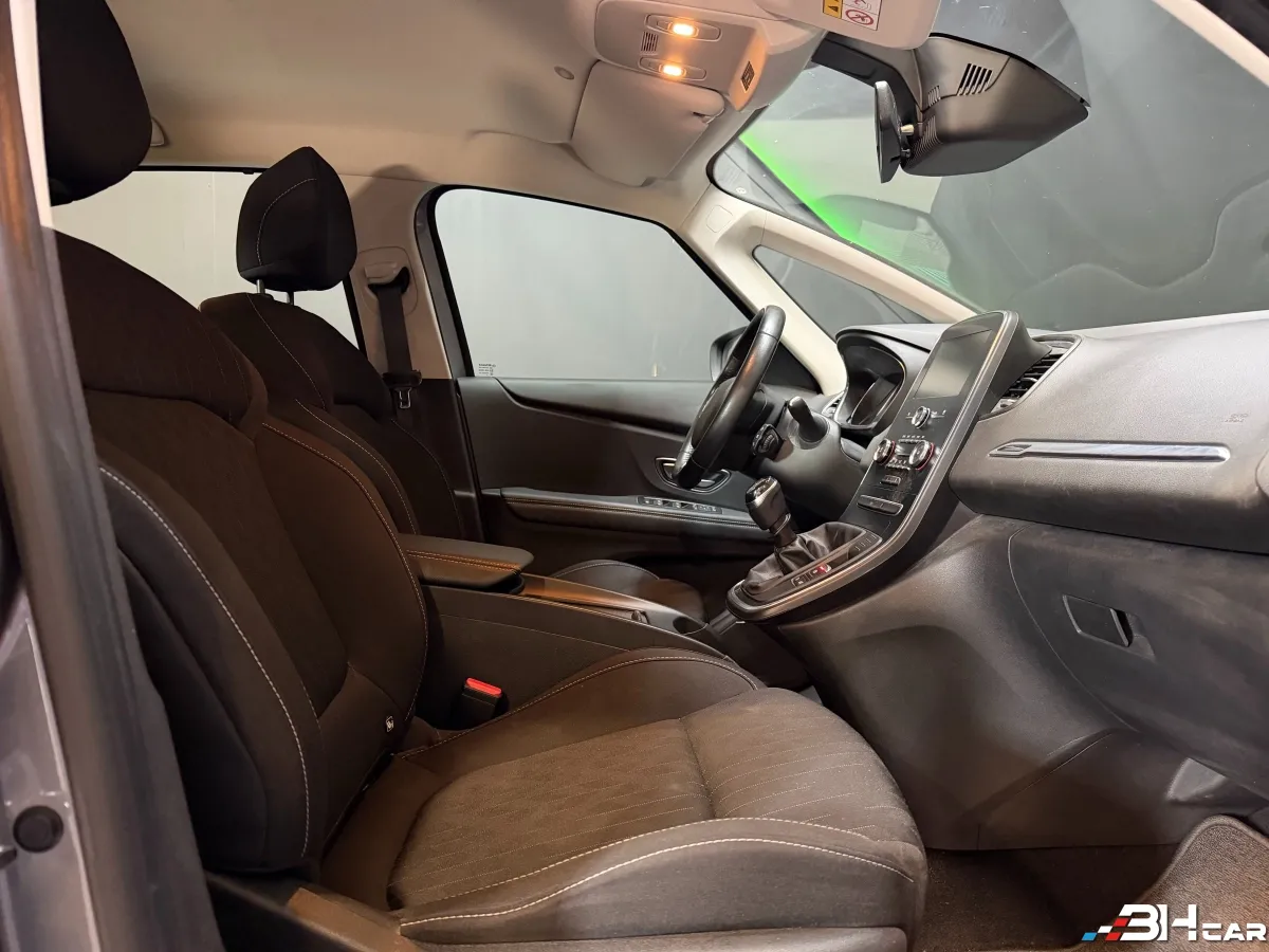 Renault Scenic - photo 12