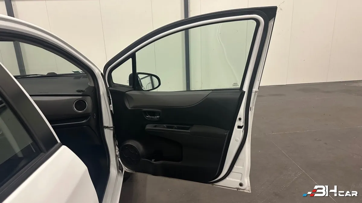 Toyota Yaris - photo 27