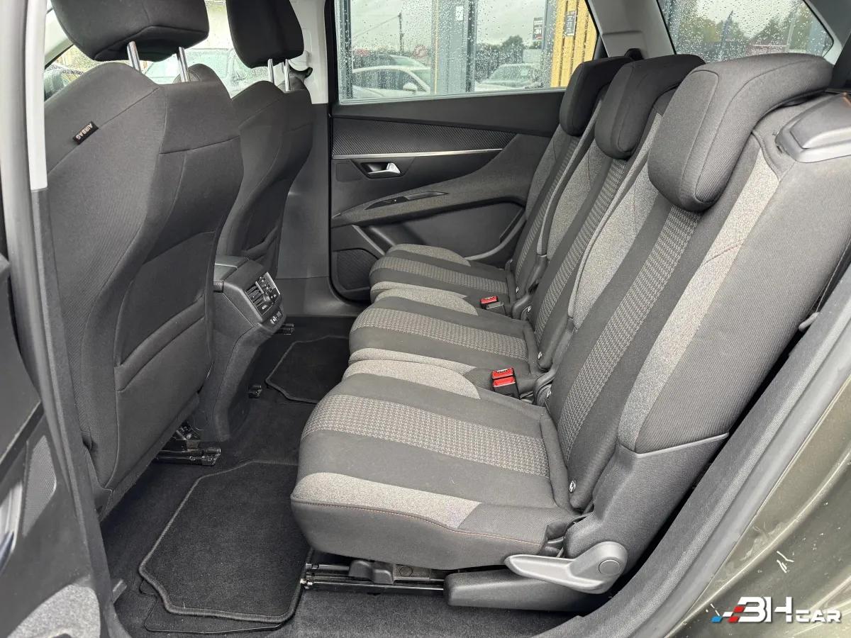 Aperçu indisponible de Peugeot 5008
