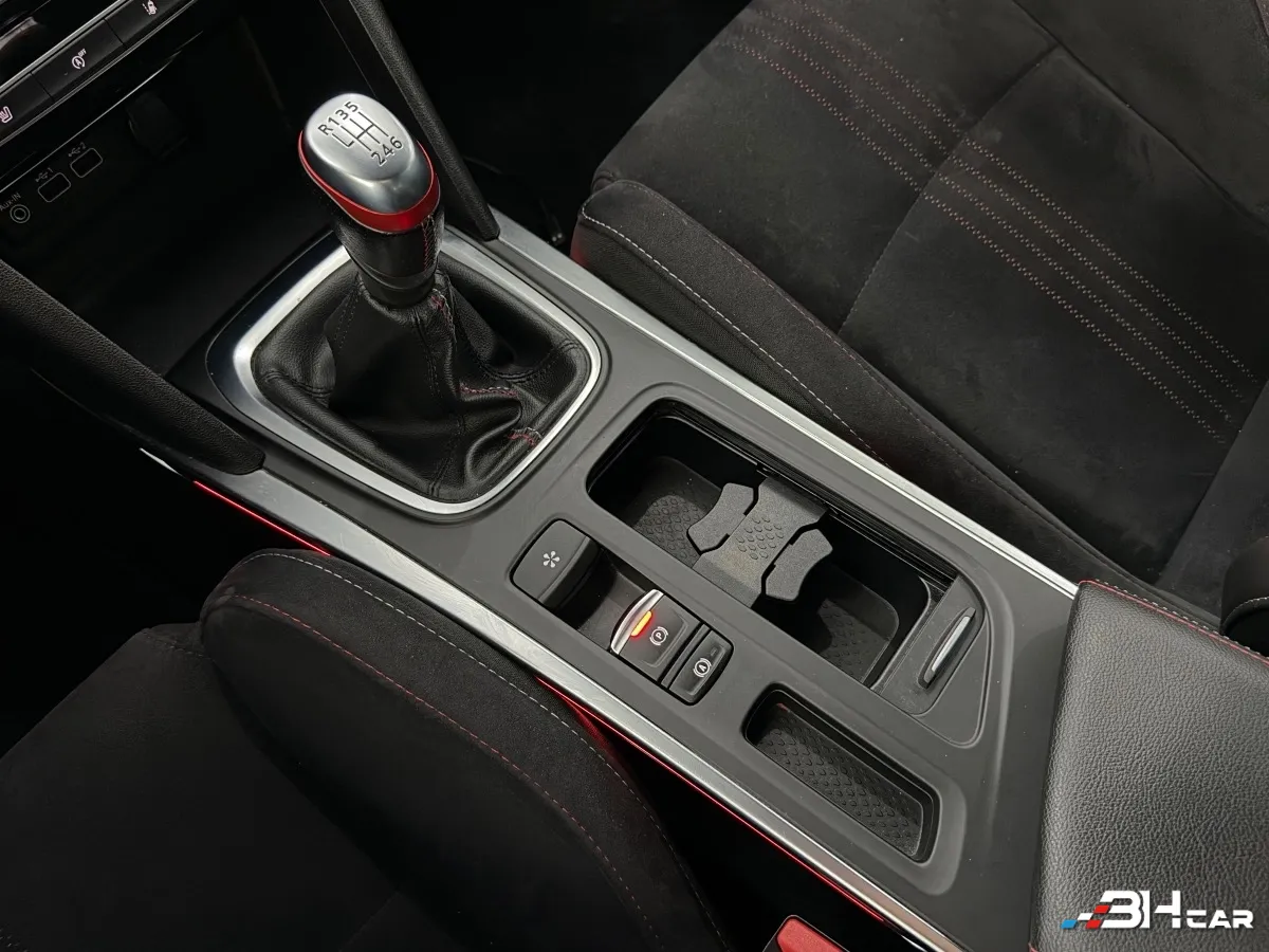 Renault Megane - photo 12