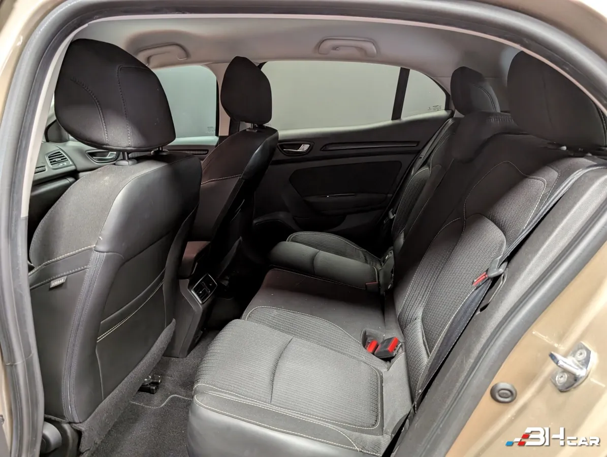 Renault Megane - photo 25