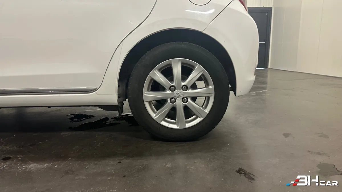 Toyota Yaris - photo 32