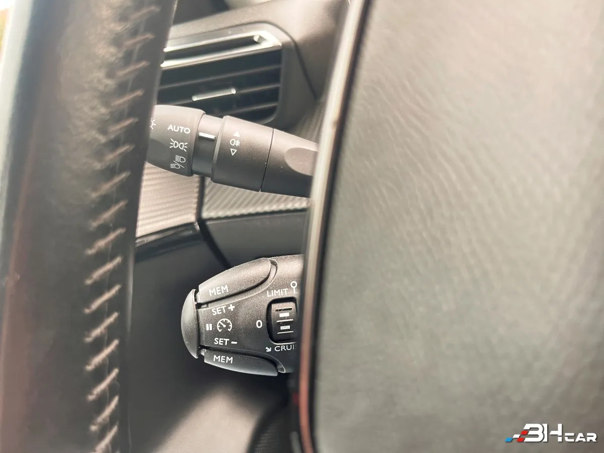 Peugeot 208 - photo 23