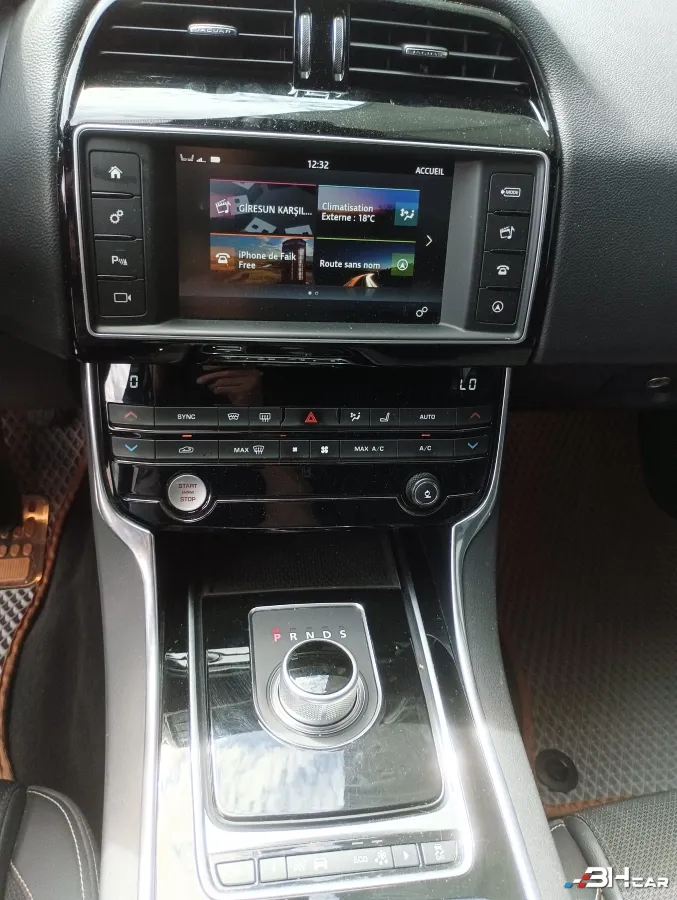 Jaguar Xe - photo 29