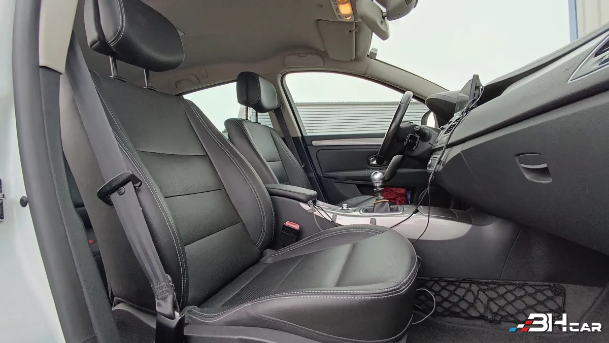 Renault Laguna - photo 16