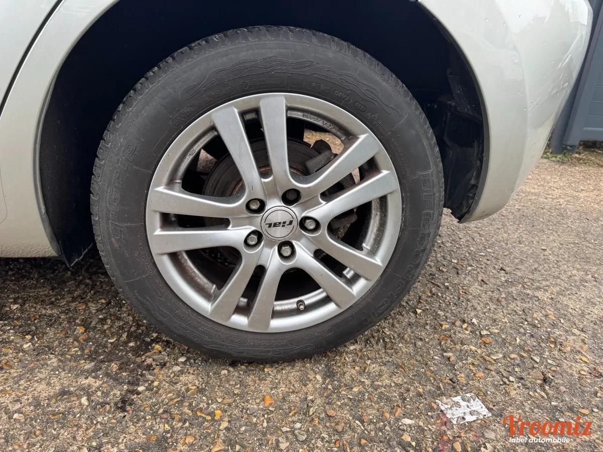 TOYOTA AURIS 1.6i SOL BVA