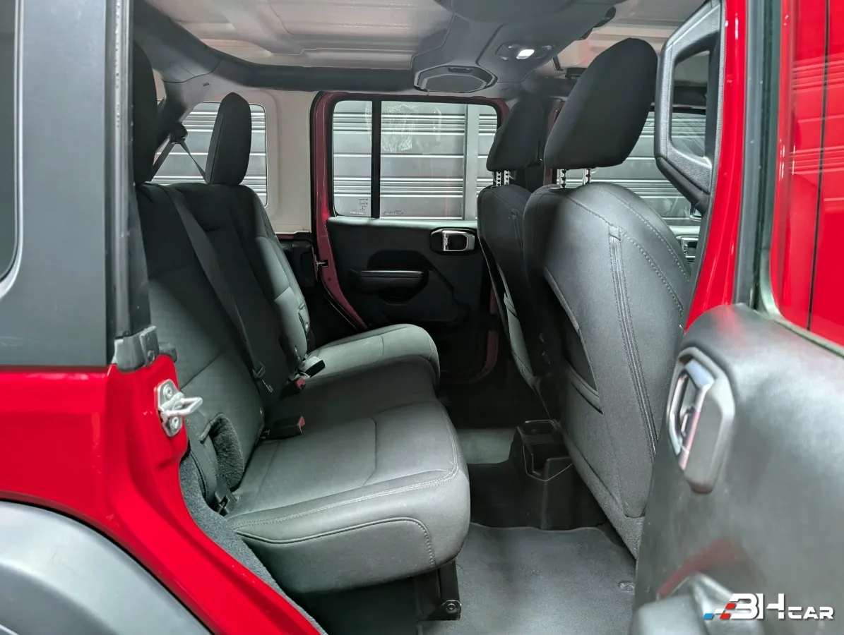 Jeep Wrangler - photo 8