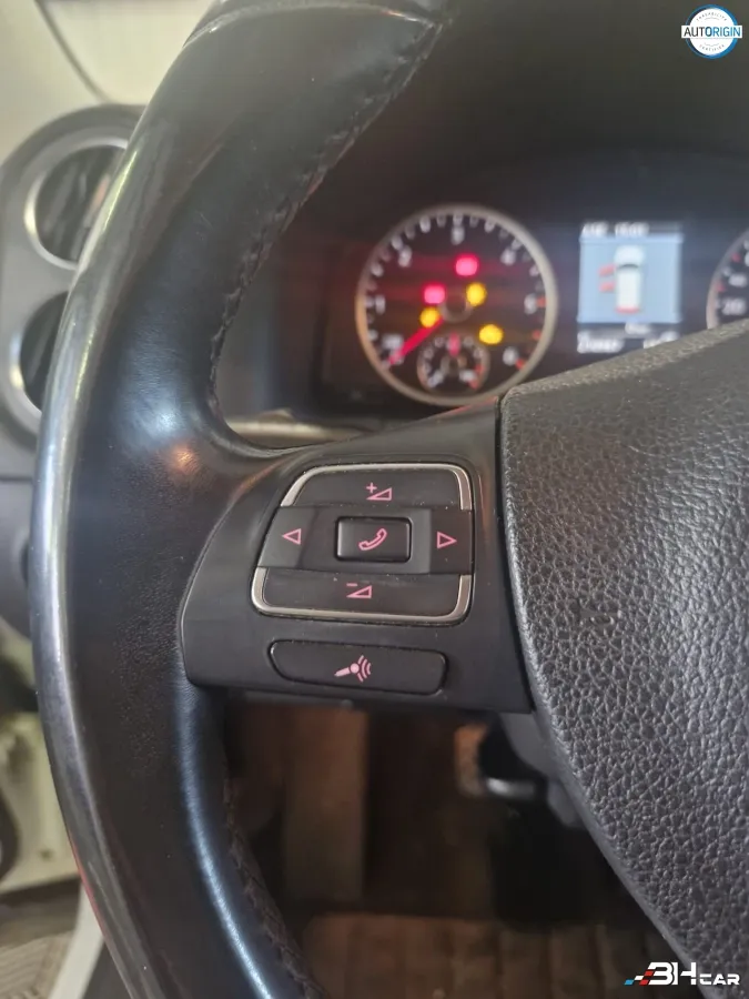 Volkswagen Tiguan - photo 14