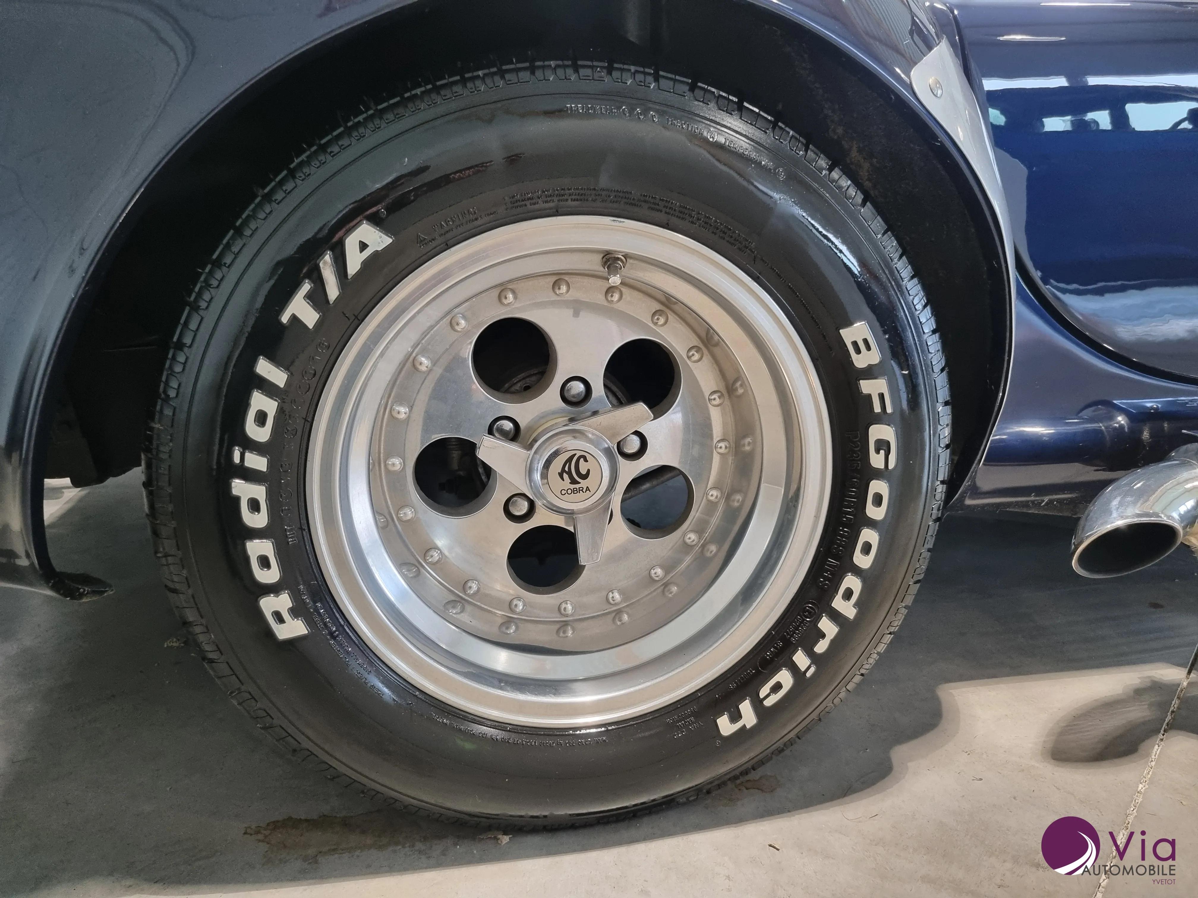 AC Cobra 427