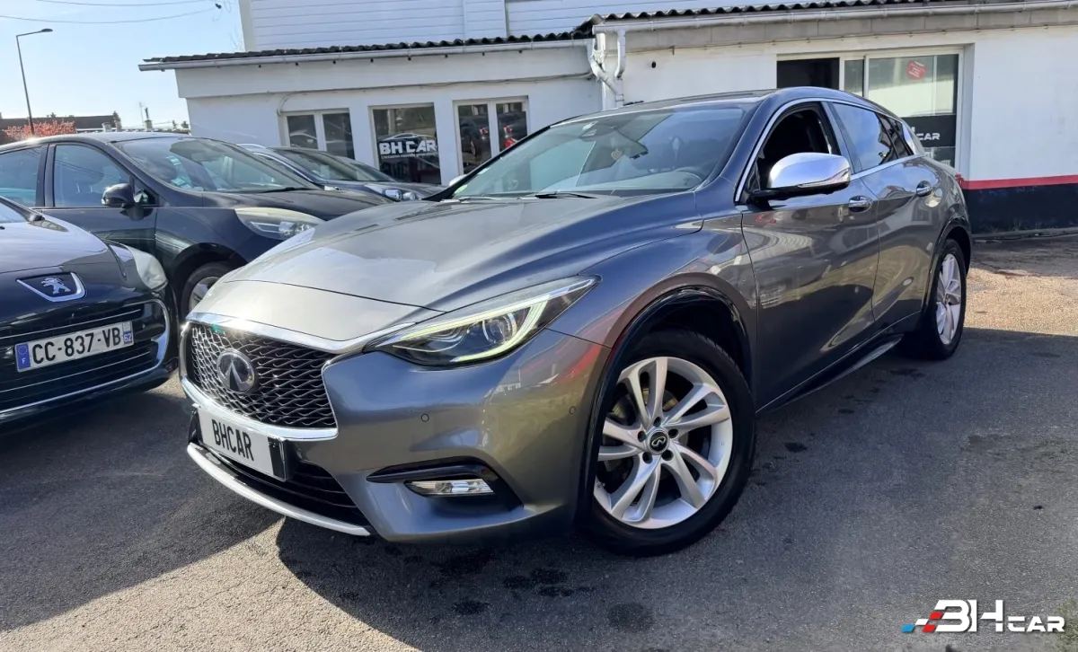 Infiniti Q30