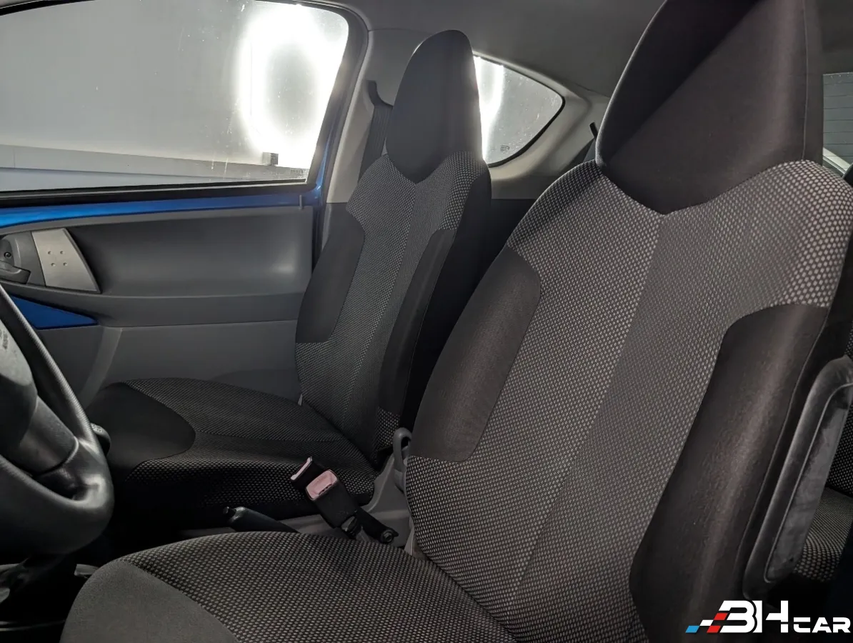 Toyota Aygo - photo 11