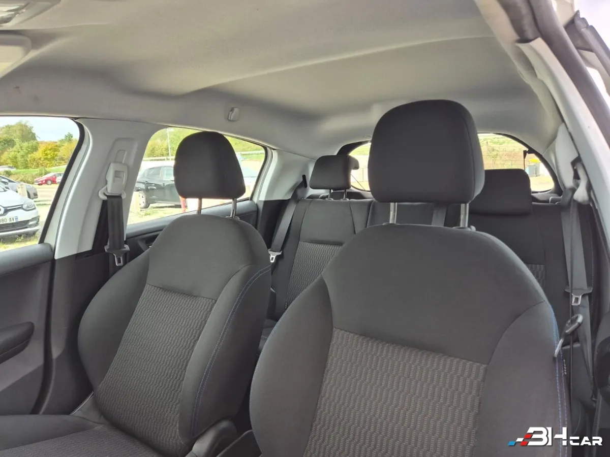 Peugeot 208 - photo 12