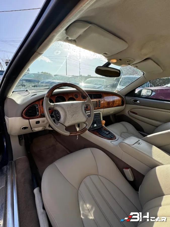 Aperçu indisponible de Jaguar XK8